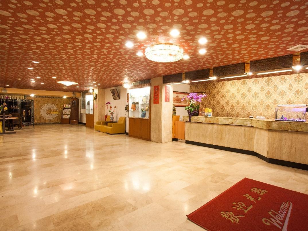 Chiayi Crown Hotel Exterior photo